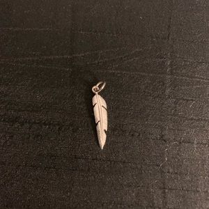 Feather pendent